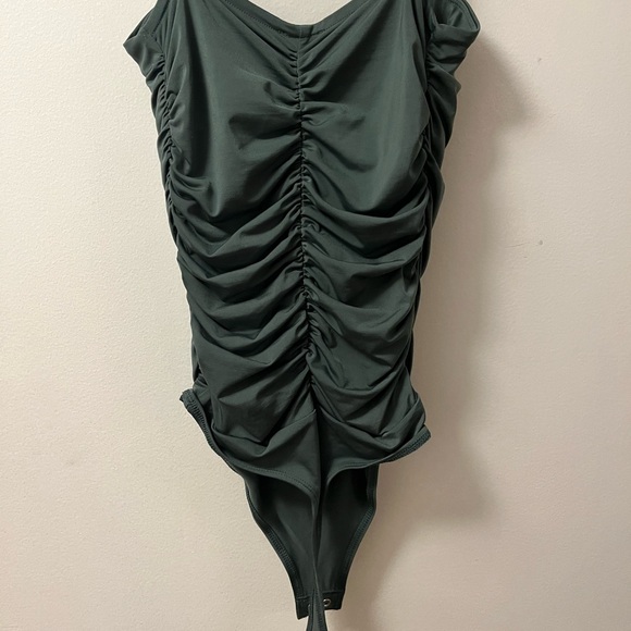 Express Green Ruched Bodysuit - Picture 4 of 4